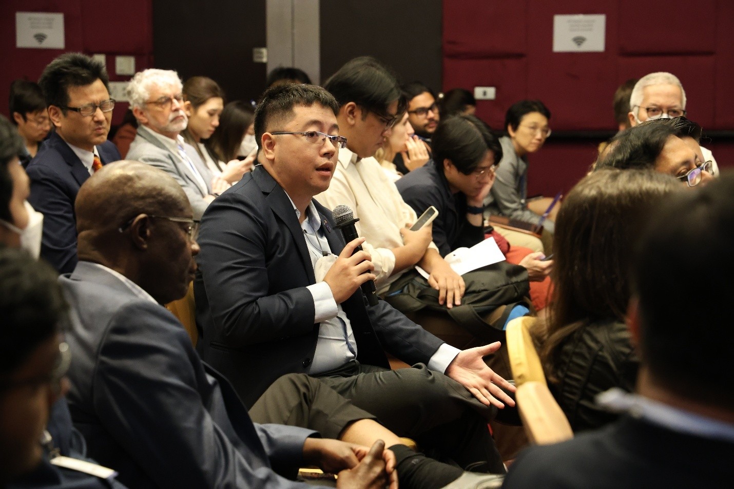 Lively interaction among health experts during the Q&A session