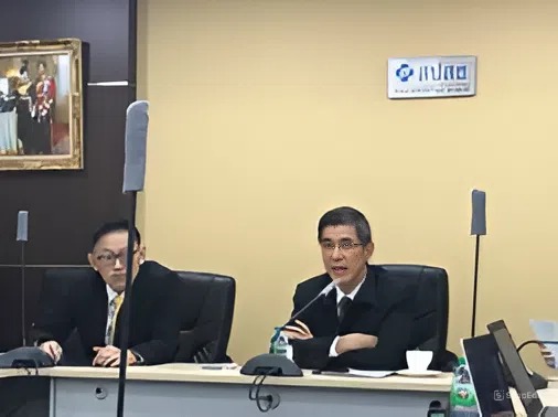 Dr. Suwit Wibulpolprasert and Dr. Jadej Thammatach-aree answering fruitful questions on Thai UHC at the UHC Taskforce Fund meeting.